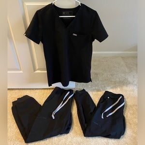 Black Figs Matching Scrub Set (2 pairs of joggers)